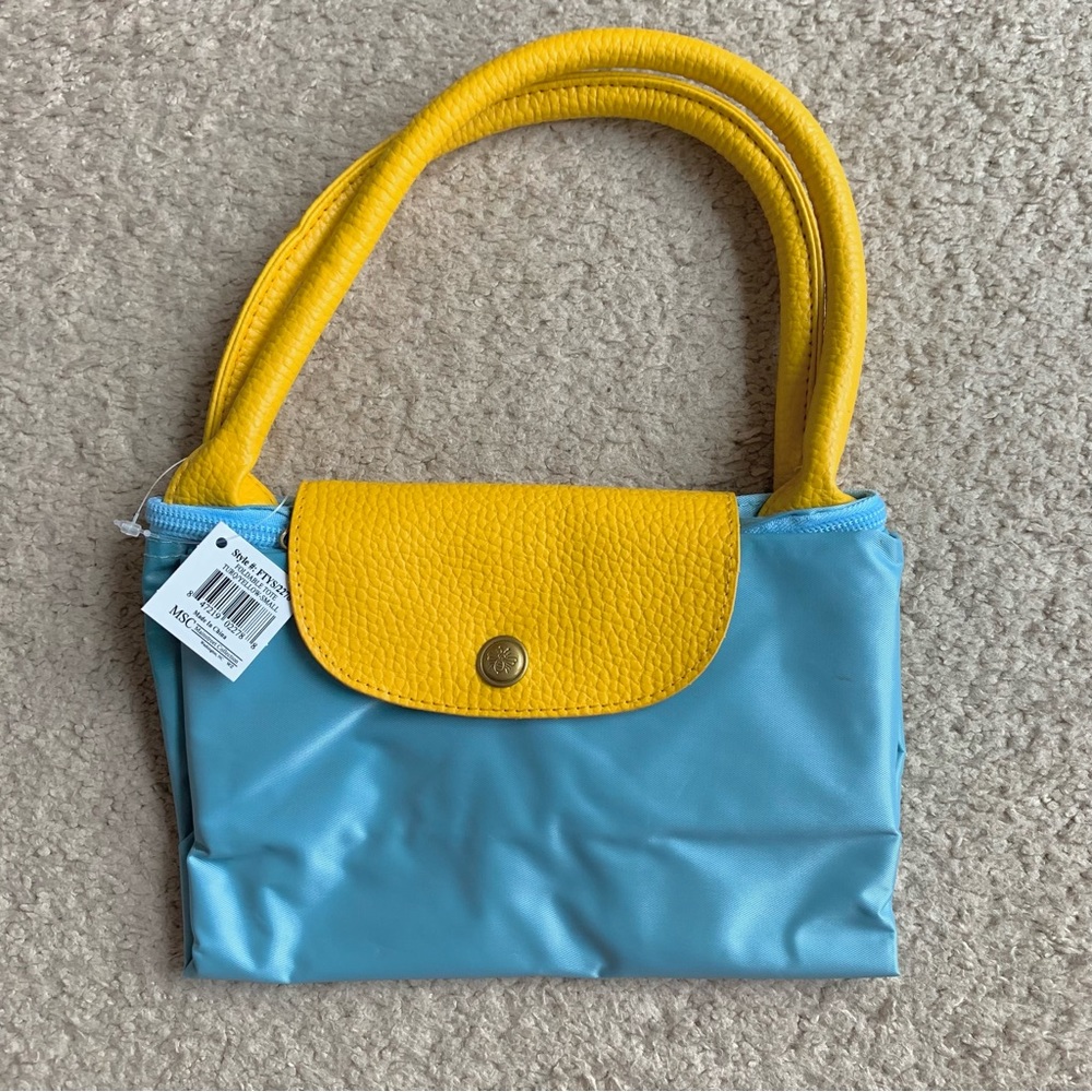 NWT Expandable Foldable Waterproof Mini-Midi Bag
